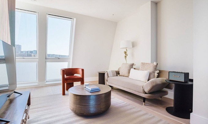 Sands End Apartment | Blueground | Chelsea, balcony, nr Harbour