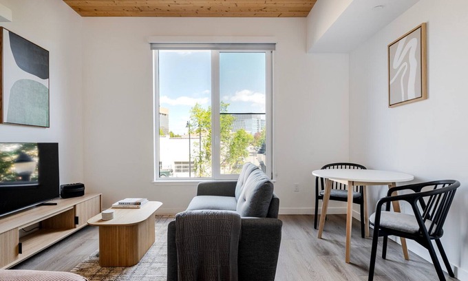 East Somerville Apartment | Blueground | East Somerville, rooftop, nr Prospect Park