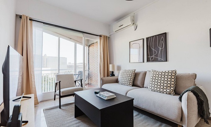 el Fort Pienc Apartment | Blueground | El Fort Pienc, AC, balcony, nr Sagrada Família