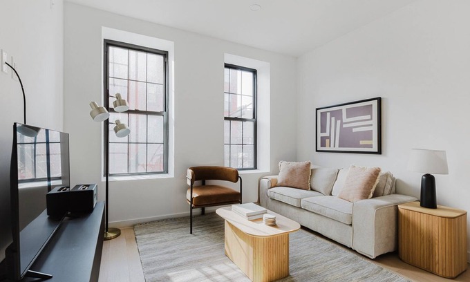 Greenpoint Apartment | Blueground | Greenpoint, AC & w/d, nr parks