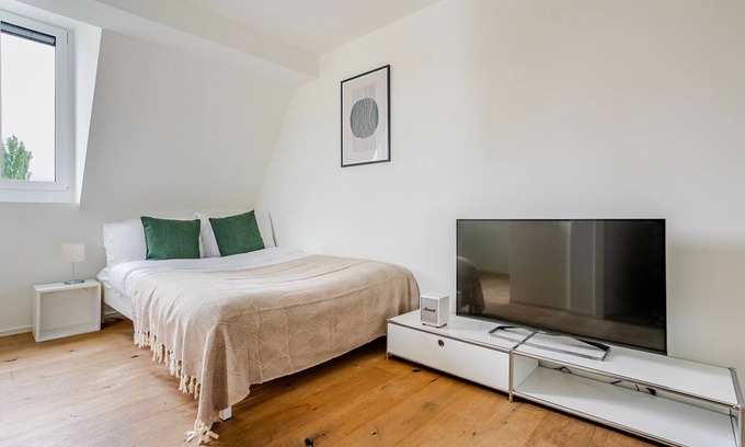 Hoengg Apartment | Blueground | Höngg, washer, nr Limmat