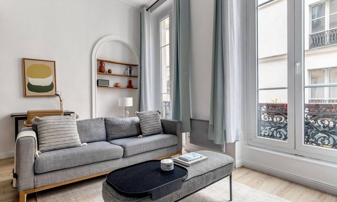 Quartier du Mail Apartment | Blueground | Sentier-Montorgueil, near shopping