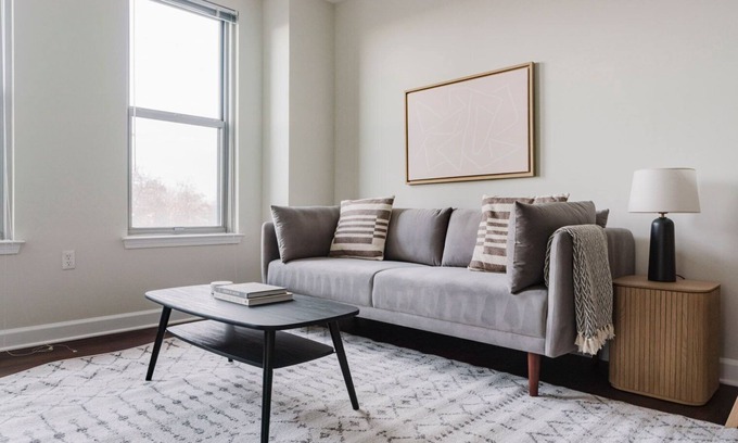 Shaw Apartment | Blueground | Shaw, pool & w/d, nr Convention Center