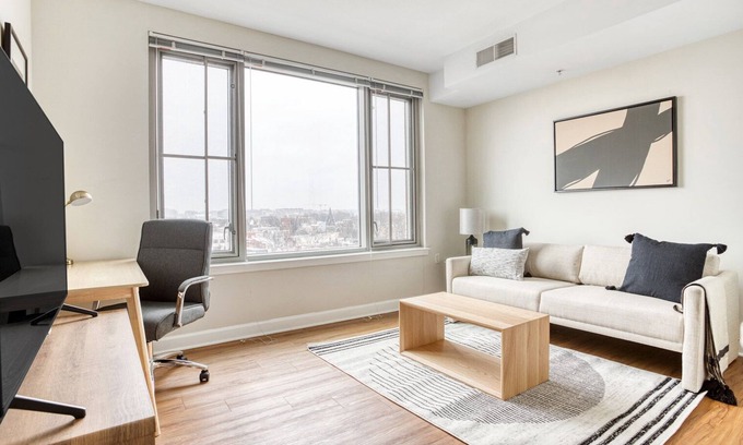 Shaw Apartment | Blueground | Shaw, rooftop pool, nr Howard Theatre