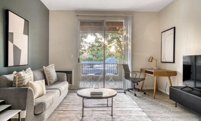 Sunnyvale West Apartment | Blueground | Sunnyvale West, pool, nr Cupertino Park
