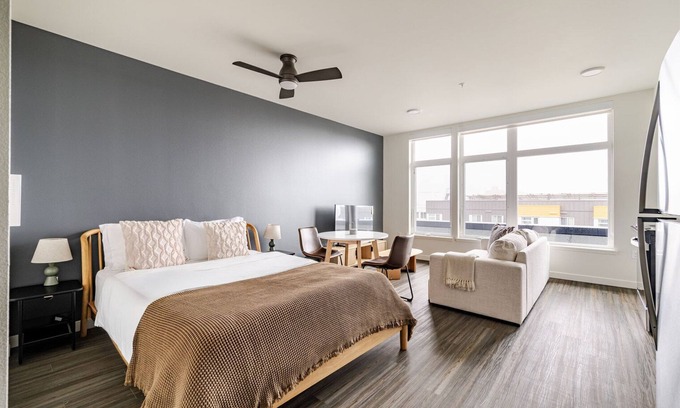 Yesler Terrace Apartment | Blueground | Yesler Terrace & elevator, nr park