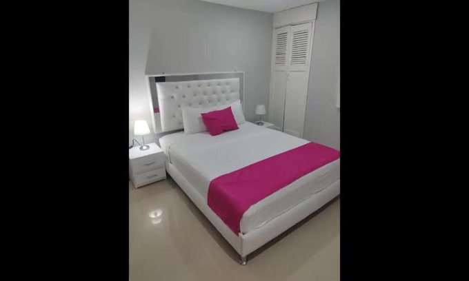 Marbella Cabin | Bm-8 room near the sea with air conditioning and WIFI