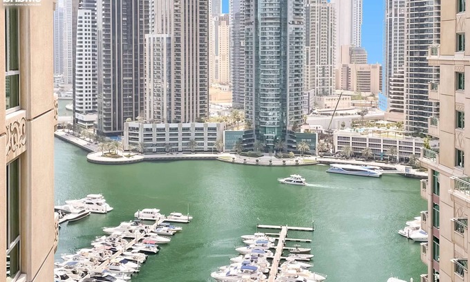 Dubai Marina Apartment | bnbme | Stunning Marina View | High Floor Apartment