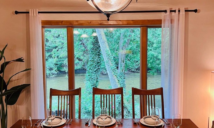 Mayfield Apartment | Boardman Monarch Upscale River Lodge HOT Tub!