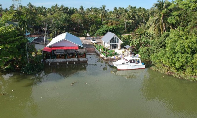 Ban Pa Yang House | Boat house marina restaraunt and homestay