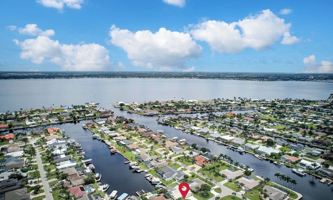 Caloosahatchee House | Boater’s Delight! 4BR Tropical Canal Retreat with Direct Gulf Access