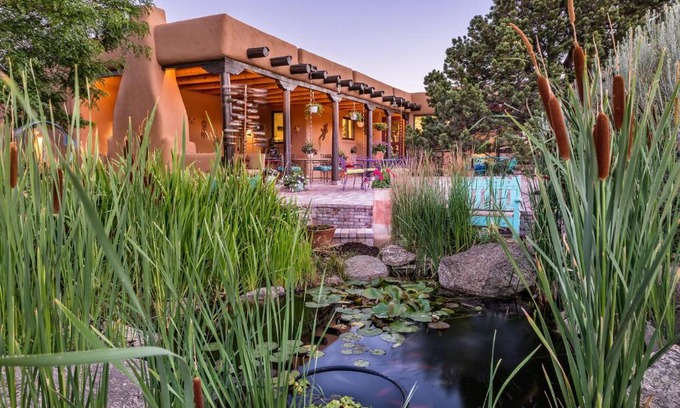 Canoncito Bed & Breakfast | Bobcat Inn