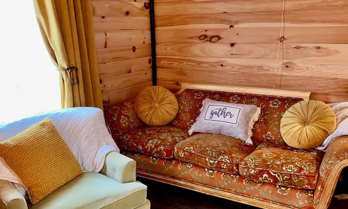 Flintstone House | Boho Bungalow | Pet Friendly