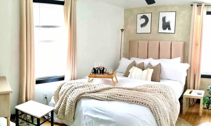 North Tonawanda House | Boho Chic House w/hot tub - 15 min from Niagara Falls!