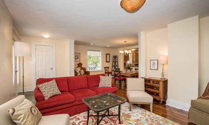 Rifle House | Boho Style, Cozy Home, Big Kitchen, Spacious Near Hot Springs and Winery