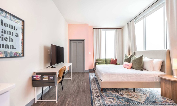 Macon Apartment | Bold Cher Inspired Stay Walk Score 63 Near Downtown