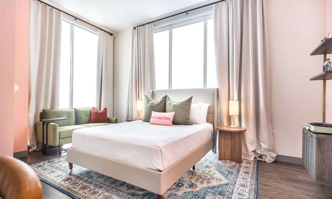 Macon Apartment | Bold Cher-Inspired Vibes | Walkable Downtown Stay!