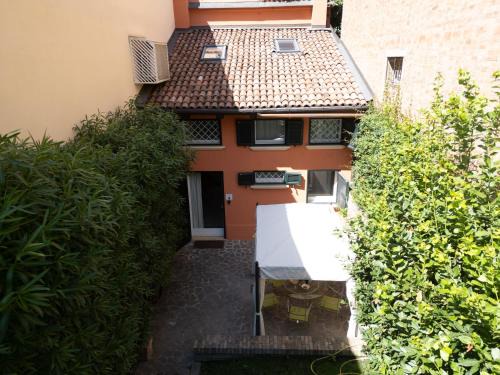 Historic Center House | BolognaRoomscom - Isaia Garden Private Garden Spa Bath