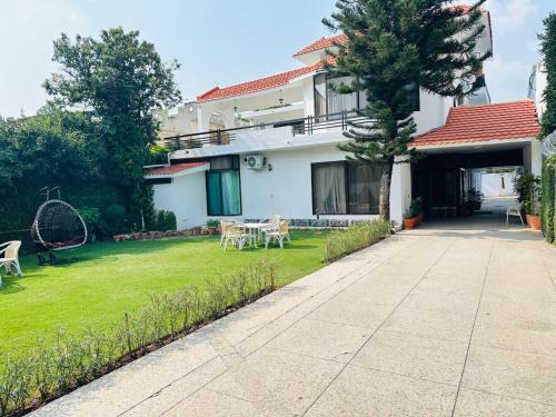 F-6 Sector House | Bon Voyage