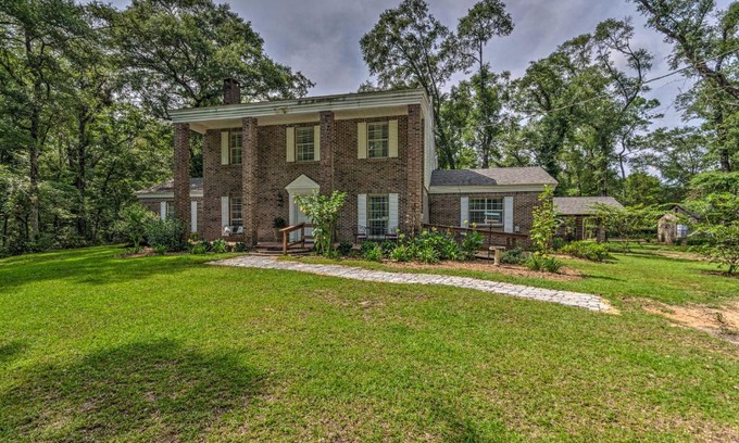 Bonifay House | Bonifay Estate with Spring-Fed Swimming Hole!