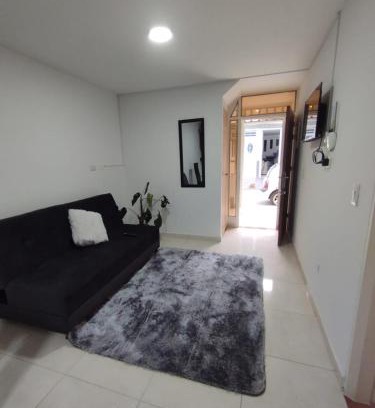 San Gil Apartment | BONITO APARTAMENTO CON GARAJE Piscina fuera del alojamiento a 500 mts