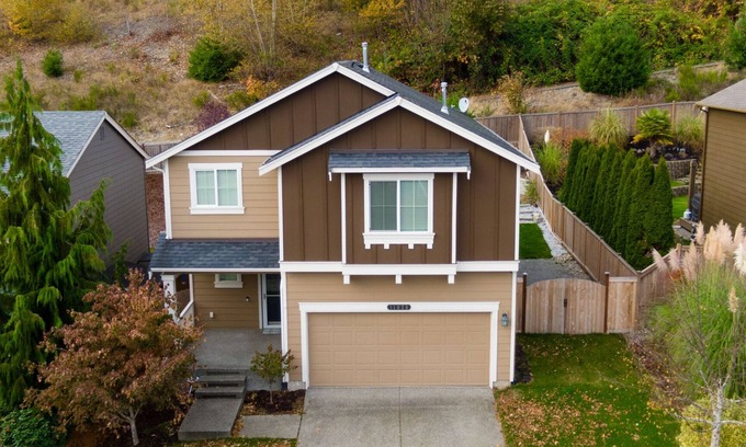 Bonney Lake House | Bonney Lake House INN W/Jacuzzi and Centralized AC