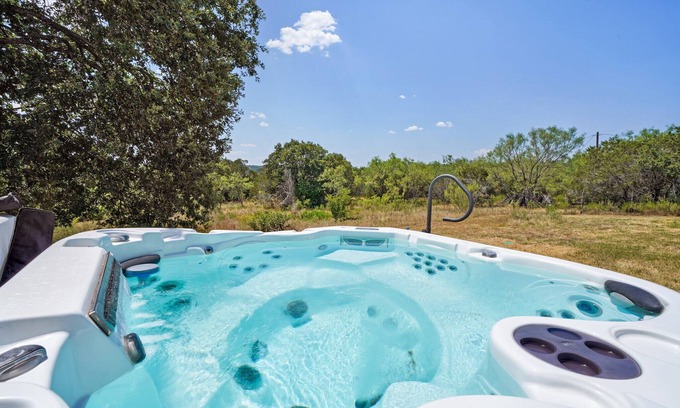 Mineral Wells House | Bonnie Doon- Modern Barndominium plus Hot Tub