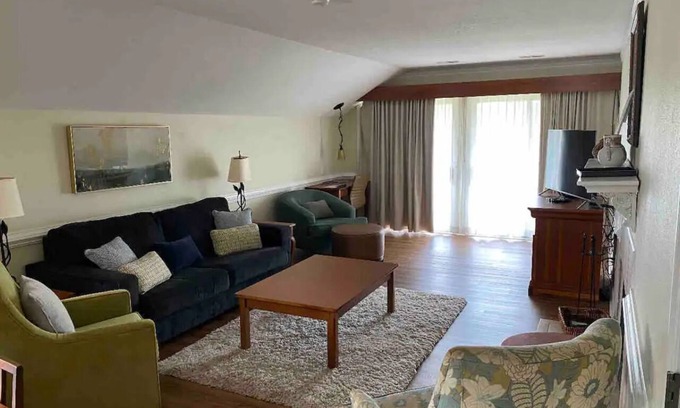 Lackey Condo | Book A Piece of History at Kingsmill Resort in Williamsburg Virginia!