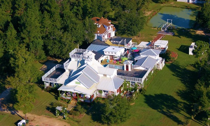 Voth Bed & Breakfast | Book Nook Inn