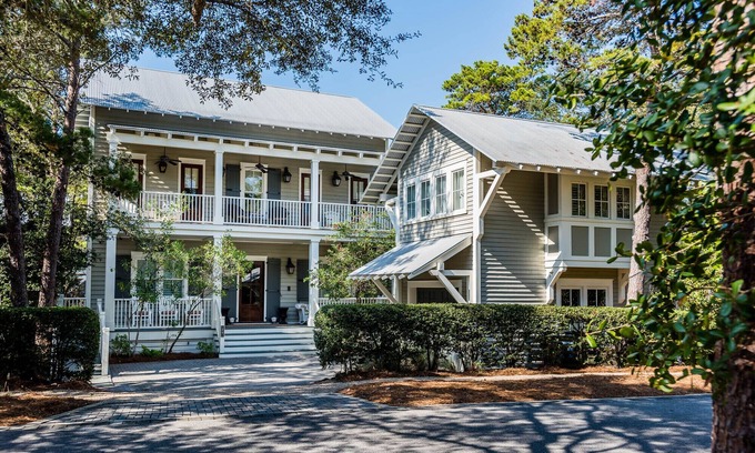Cottage District House | Book Now for Fall Stays! Cottage District, Rooftop Deck, Lake Views, Carriage House!