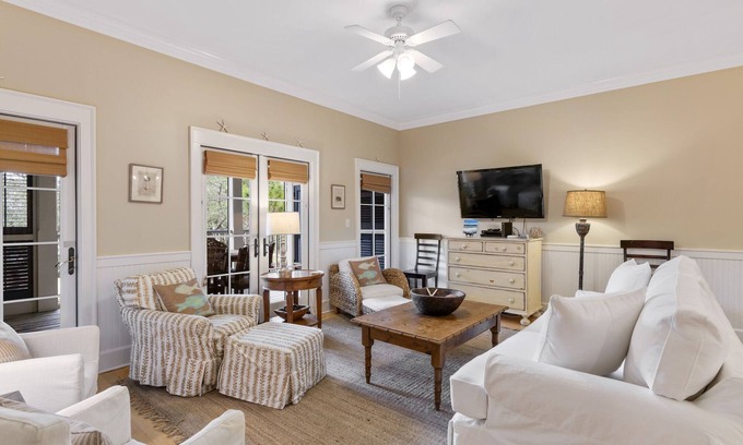 Watercolor Condo | Book Today for a Fall Getaway! Park District - Park View! 3 Adult Bikes! Central