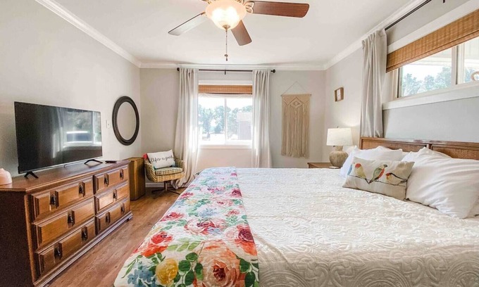Beaver Shores House | Booking Fall Dates Now! Beaver Lake Views+Hot Tub+Pets