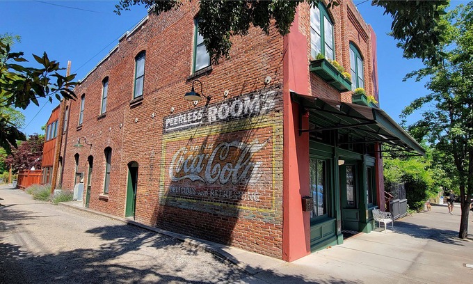 Historic Railroad District House | BookStayHop - Peerless Entire Hotel ~ Downtown Ashland