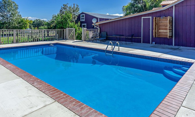 Medford House | BookStayHop -Rellik Alpaca Suite. Pool, Hot Tub, Mountain Views & Outdoor Space!
