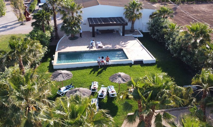 Caleta de Fuste House | Botargo farmhouse. 9 bedrooms, 8 bathrooms, swimming pool, porch.