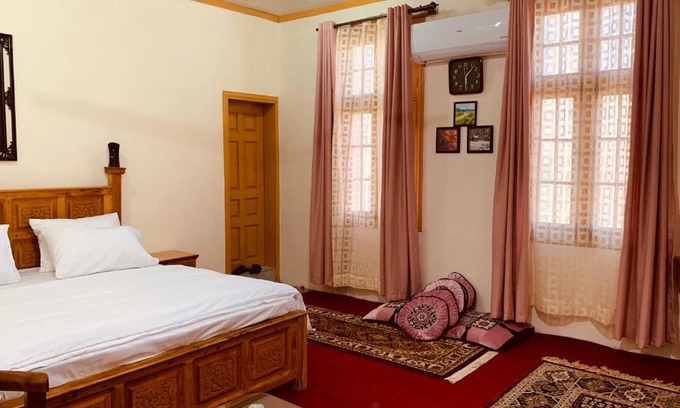Gilgit-Baltistan Bed & Breakfast | Bottleneck Lodges