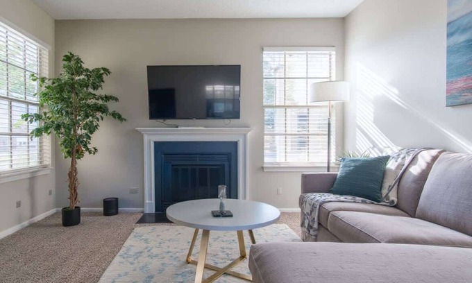 Far North Dallas Apartment | Boulevard Stays Tranquil 1BR King Suite Pool, Gym, Parking 04