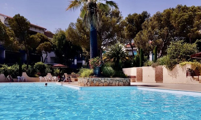 Boulouris-sur-Mer Apartment | BOULOURIS SUR MER. Beautiful T2. Very quiet. 3 swimming pools. High standing.