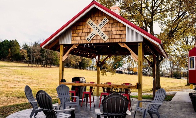 Lawrenceburg House | Bourbon Trail: Caboose on the Farm