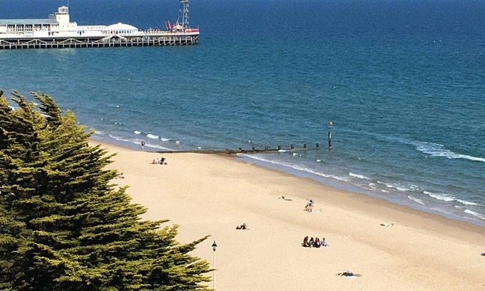 Boscombe Apartment | BOURNEMOUTH 18 MINUTES WALK TO BEACH, NEAR TOWN 1 BED WiFi PARKING GROUND FLOOR