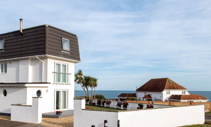 Bournemouth House | Bournemouth Beach & Sea Views