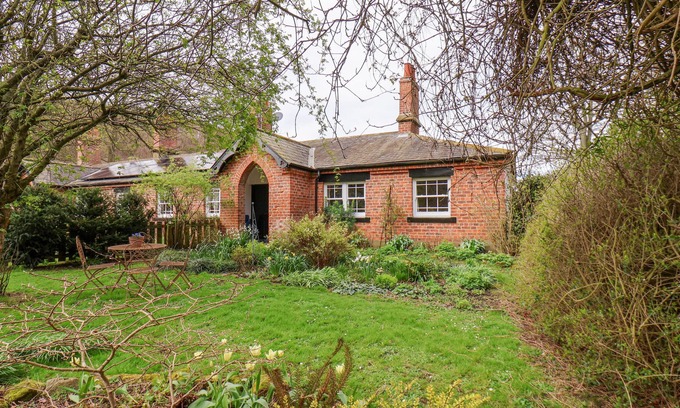 Guisborough Cottage | BOUSDALE COTTAGE, pet friendly, with open fire in Guisborough