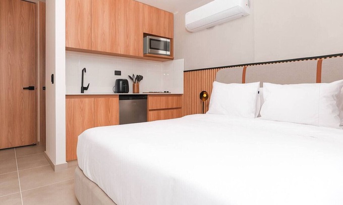 San Diego Apartment | Boutique 1BR Apt - Jacuzzi & Work Desk in Poblado