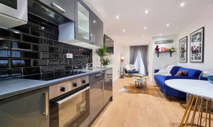 Peckham Rye Apartment | Boutique 2-bedroom flat in London, Dulwich with private parking.