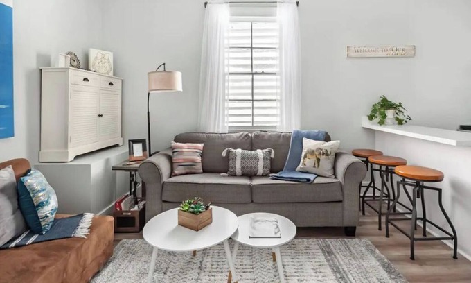 Uptown Historic District Condo | Boutique Artsy Well Lit Retro & Trendy Uptown Tranquility