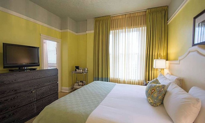 Goose Hollow Hotel | Boutique Hotel in Central Portland! Four Modern Units, Near Portland Art Museum!