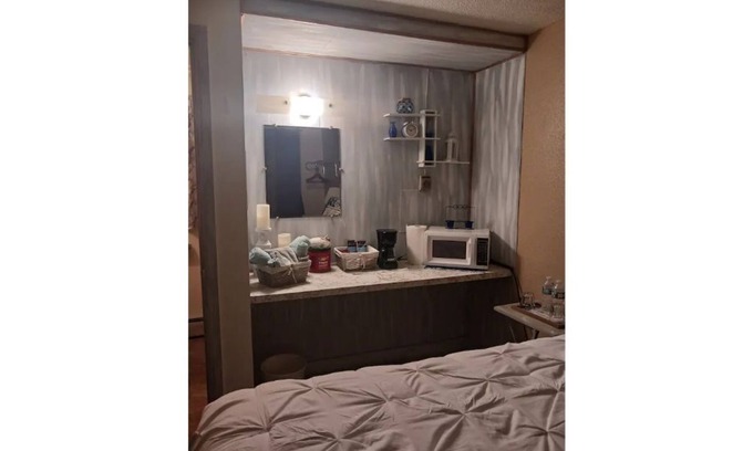 Ste Genevieve Hotel | BOUTIQUE ROOM, 6-minute drive to the Mississippi River