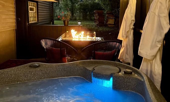 Fayetteville Condo | Boutique Studio Retreat* Hot Tub+Fire Table *Private Deck!