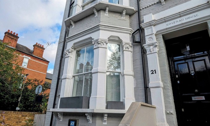 St. Mary's Park House | Boutique Victorian Flat | Battersea Park | 2 Bedroom