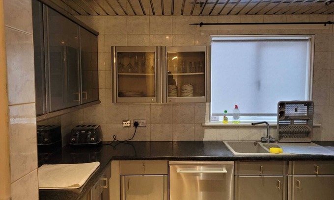 Glasgow Apartment | Bow apartments ground floor 2bedroom